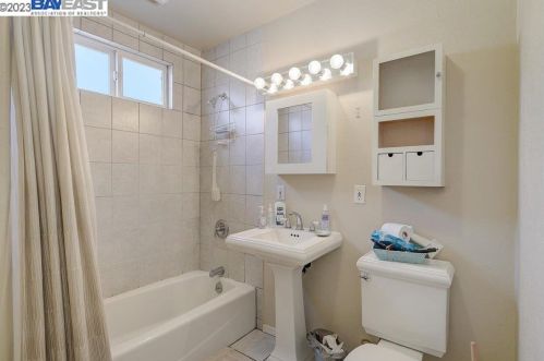 1330 Peach Pl, Concord, CA 94518-3724