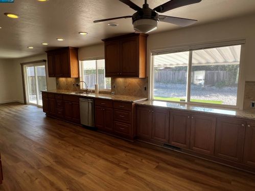 5202 Jomar Dr, Concord CA  94521-2343 exterior