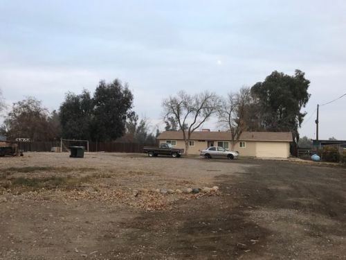 698 Vine St, Lemoore, CA 93245-9766