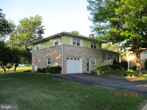 1781 Sapphire Rd, York, PA 17408-4444