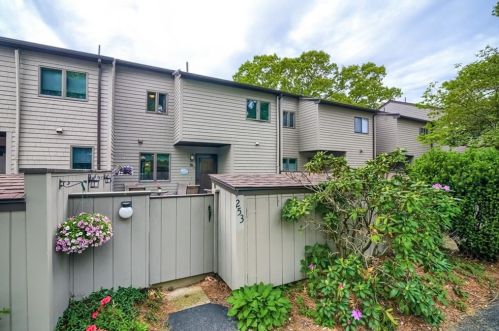 253 Fishing Cove Rd, North Kingstown, RI 02852-4038