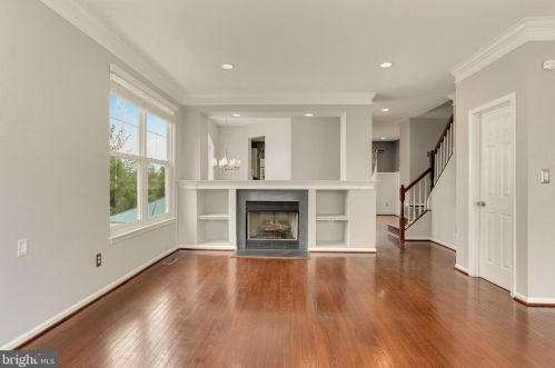 13424 Burrough Farm Dr, Herndon, VA 20171-4376