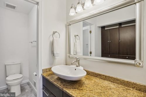 18 Kinsman View Cir, Silver Spring MD 20901-1652 exterior