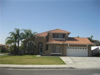 2053 Summerset Dr, Rialto, CA 92377-4871