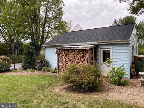 417 Lampeter Rd, Lancaster PA 17602-1717 exterior