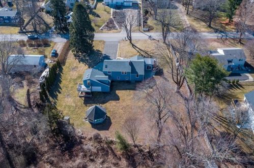 15 Old Black Point Rd, Niantic CT  06357-2813 exterior
