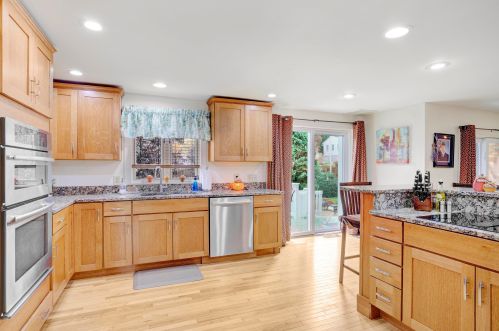 35 Haig St, Goffstown, NH 03045-1749