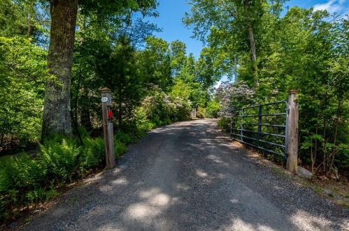 20 Boulder Dr, Richmond, RI 02812-1122