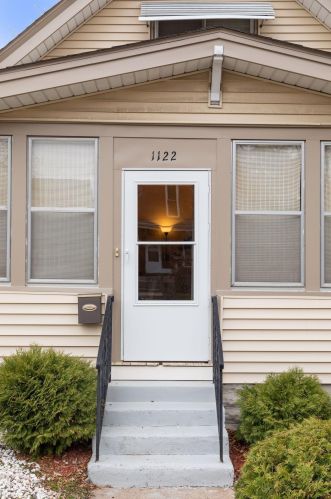 1122 Albemarle St, Saint Paul MN  55117-4415 exterior