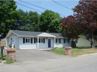 4 Kent Ave, Dover, NH 03820-4236