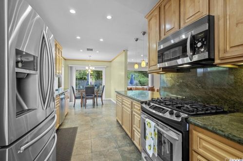 1048 Eilinita Ave, Glendale CA  91208-1130 exterior