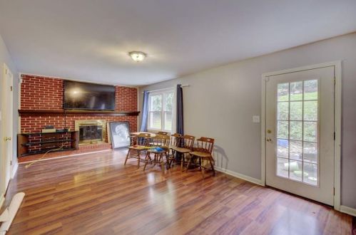 634 Hickory Ridge Rd, Lilburn, GA 30047-2222