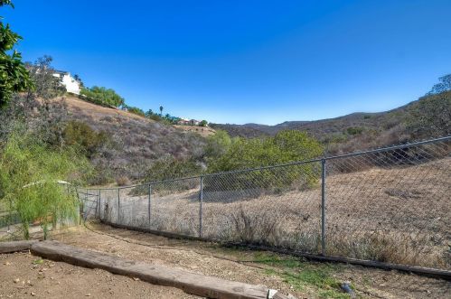 616 Estrelita Dr, Vista CA  92084-7926 exterior