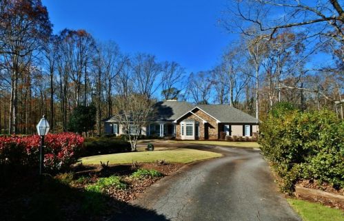 86 Forest Hill Ct, Commerce, GA 30529-2640