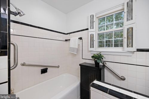 1700 14th St, Arlington VA  22209-2941 exterior