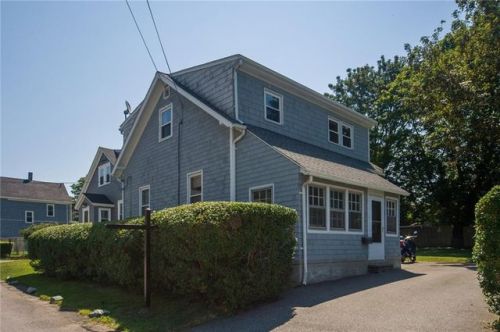 16 Garfield St, Middletown, RI 02840-1305