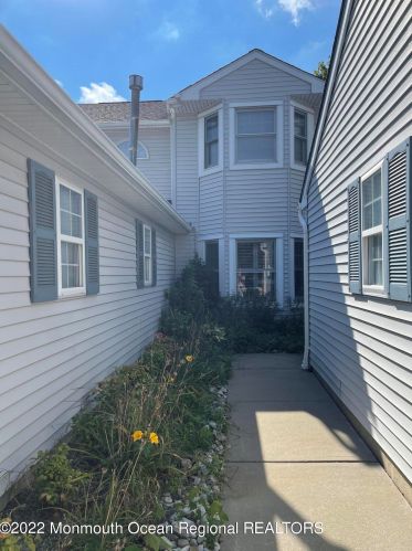 12 Mc Kinley Dr, Tinton Falls NJ  07712-2849 exterior