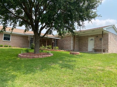 6100 Melinda Dr, Fort Worth, TX 76148-3615