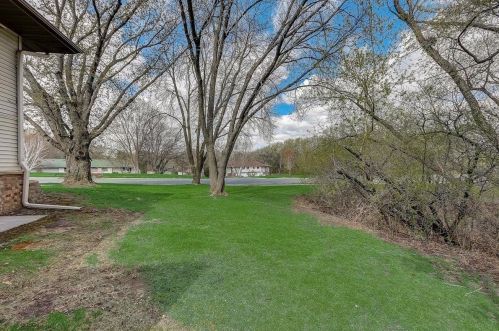 1681 Hickory Hill Dr, Saint Paul MN  55122-2527 exterior