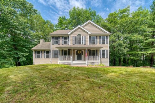 104 Old Chester Rd, Derry, NH 03038-4022