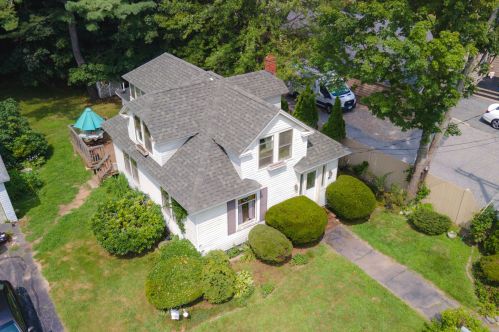 6 Palmer Ave, Plaistow, NH 03865-2538
