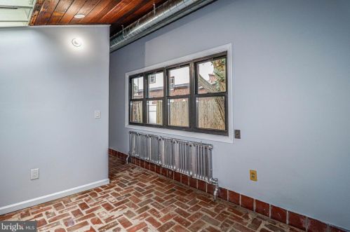 635 Parkway Ave, Trenton NJ  08618-2723 exterior