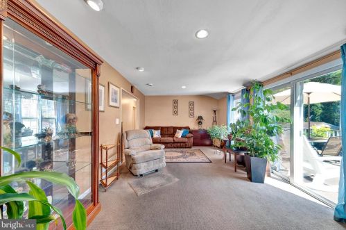 11 Corey Dr, Trenton NJ  08628-1503 exterior