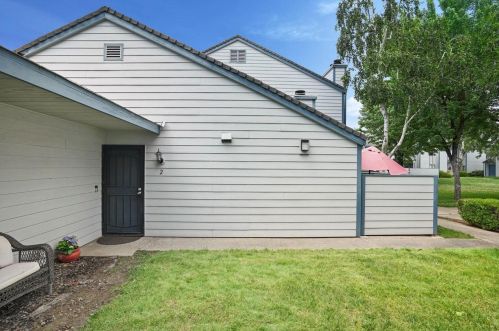 445 Almond Dr, Lodi, CA 95240-6304