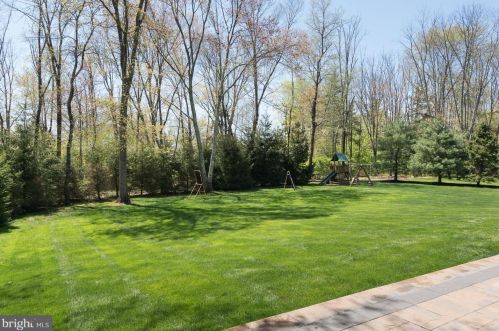 19 Derwent Dr, Princeton NJ  08540-7551 exterior