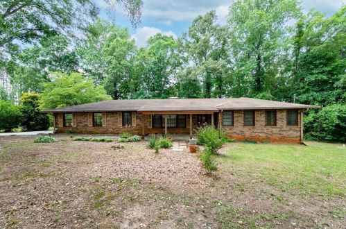 2421 Hurt Rd, Marietta, GA 30008-6029