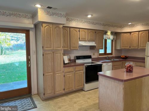 616 Piping Rock Dr, Silver Spring MD 20905-5863 exterior