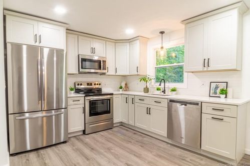 554 Old Hartford Rd, Colchester CT  06415-2732 exterior