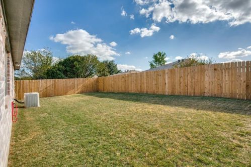5729 Stone Mdw Ln, Fort Worth TX  76179-3739 exterior