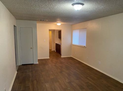 1619 Windsong Ln, Irving TX  75060-4502 exterior