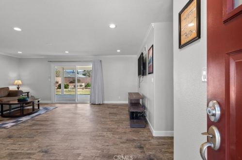 3262 Black Ave, Simi Valley, CA 93063-1033