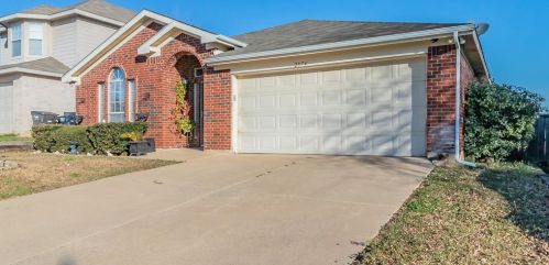 2374 Stagecoach St, Fort Worth, TX 76133-8196