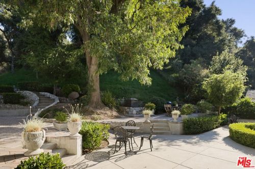 2480 Chevy Chase Dr, Glendale CA  91206-1845 exterior