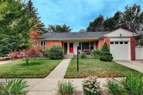 52 Lorraine Ave, Providence, RI 02906-5603