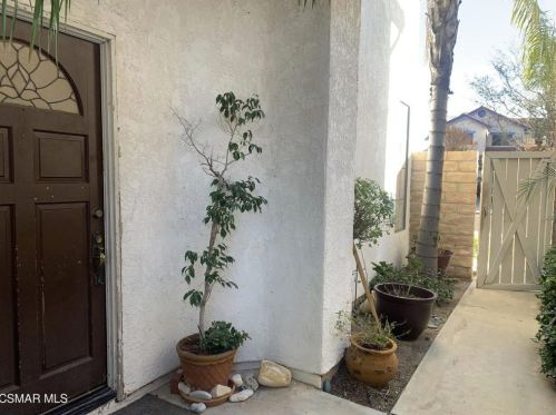 2429 Rdg Vw Ct, Simi Valley CA 93065-1923 exterior