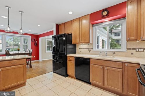 5637 Fort Corloran Dr, Springfield VA  22015-2114 exterior