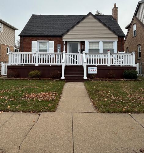 10555 Troy St, Chicago, IL 60655-2027