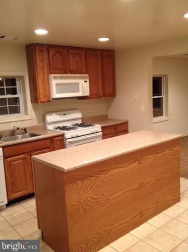 18508 Corby St, Triangle VA  22172-1806 exterior