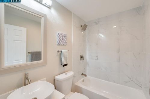 5040 Kenmore Dr, Concord CA  94521-3036 exterior