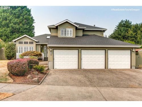 1617 Royal Ave, Damascus, OR 97080