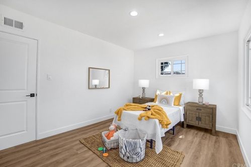 1048 Fairbrook Ln, Santa Ana CA  92706-1106 exterior