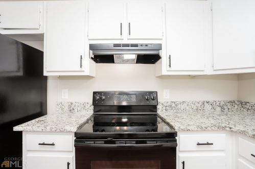 206 Oak Cir, Stockbridge GA  30281-3312 exterior