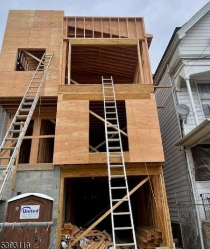 85 3rd Ave, Newark, NJ 07104-2700