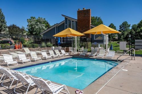 7597 Rosemary Cir, Englewood CO 80112-6421 exterior