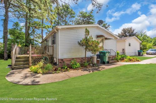 207 Holly Ct, Lakehurst, NJ 08759-3509