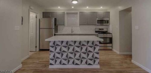 96 King St, Nutley, NJ 07110-3358